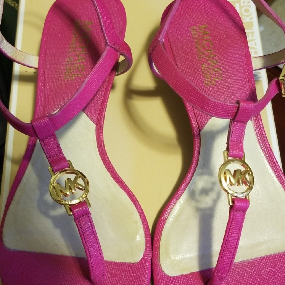 Shoes - Picture 3 of 9